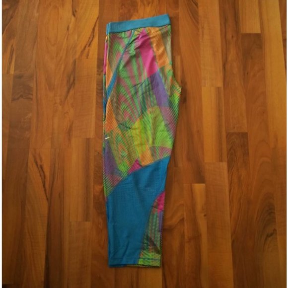 Nike Pro® ‘Frequency’ Capri Compression Legging Size XLarge - Picture 1 of 16